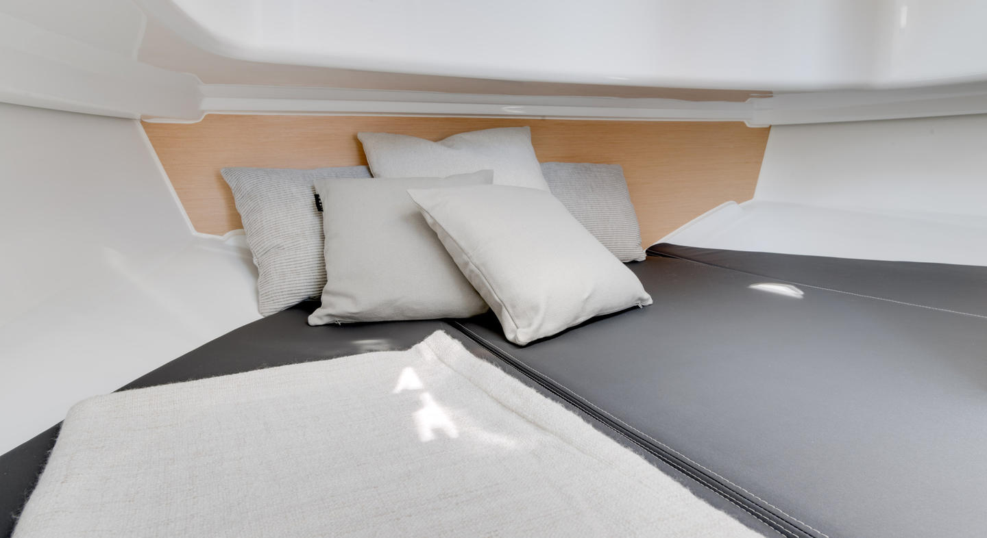 Beneteau Barracuda 8 Interior